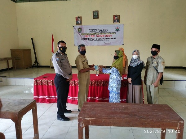 Purwosari Salurkan BLT DD bulan Ketujuh