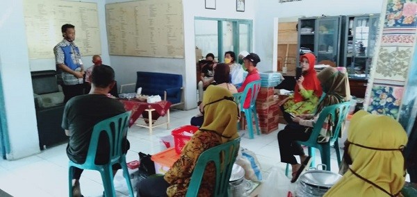 Penyerahan Bansos Tinangkis Kelurahan Bandung