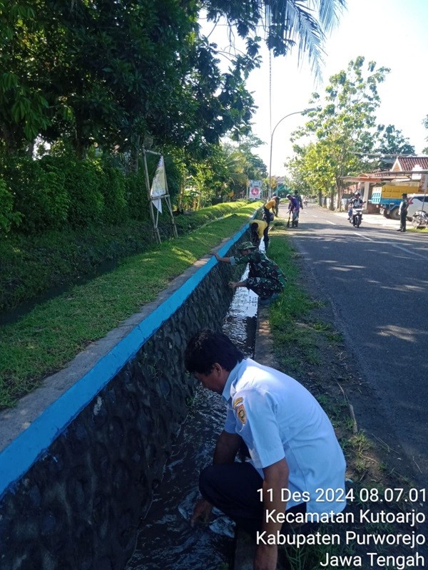 Pembersihan Jalan Dalam Rangka Hari Juang Kartika TNI AD