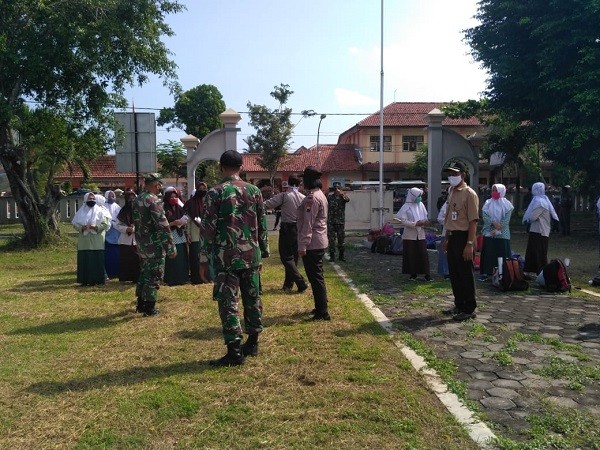 Camat Kutoarjo Terima Pemulangan Santri Al-Iman