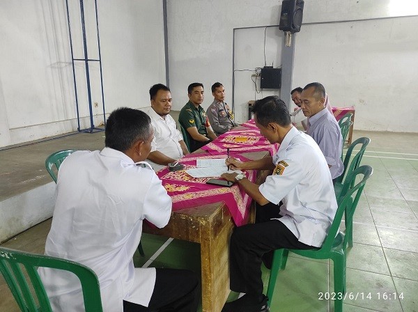 Monitoring Penelitian Berkas Bakal Calon Kepala Desa Tursino