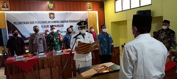 Pengambilan Sumpah dan Pelantikan Kaur Keuangan Desa Kepuh