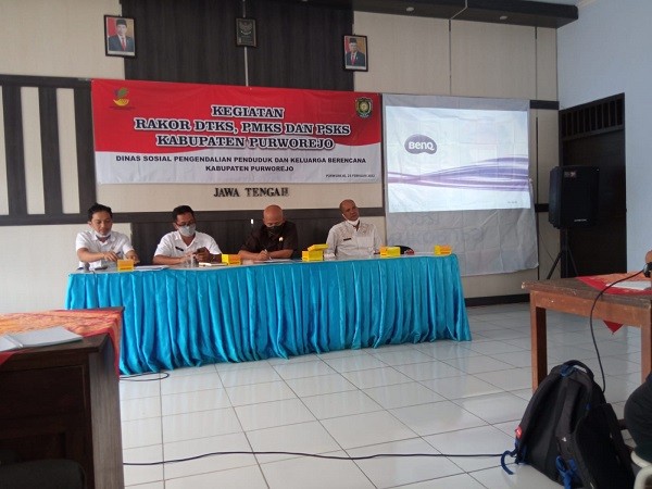 Camat Kutoarjo  menghadiri  Rakor DTKS, PMKS dan PSKS