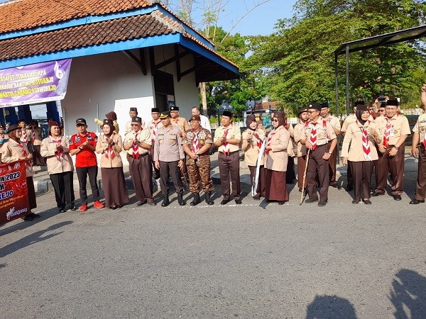 Camat Kutoarjo Hadiri Pemberangkatan Pasukan Estafet Tunas Kelapa